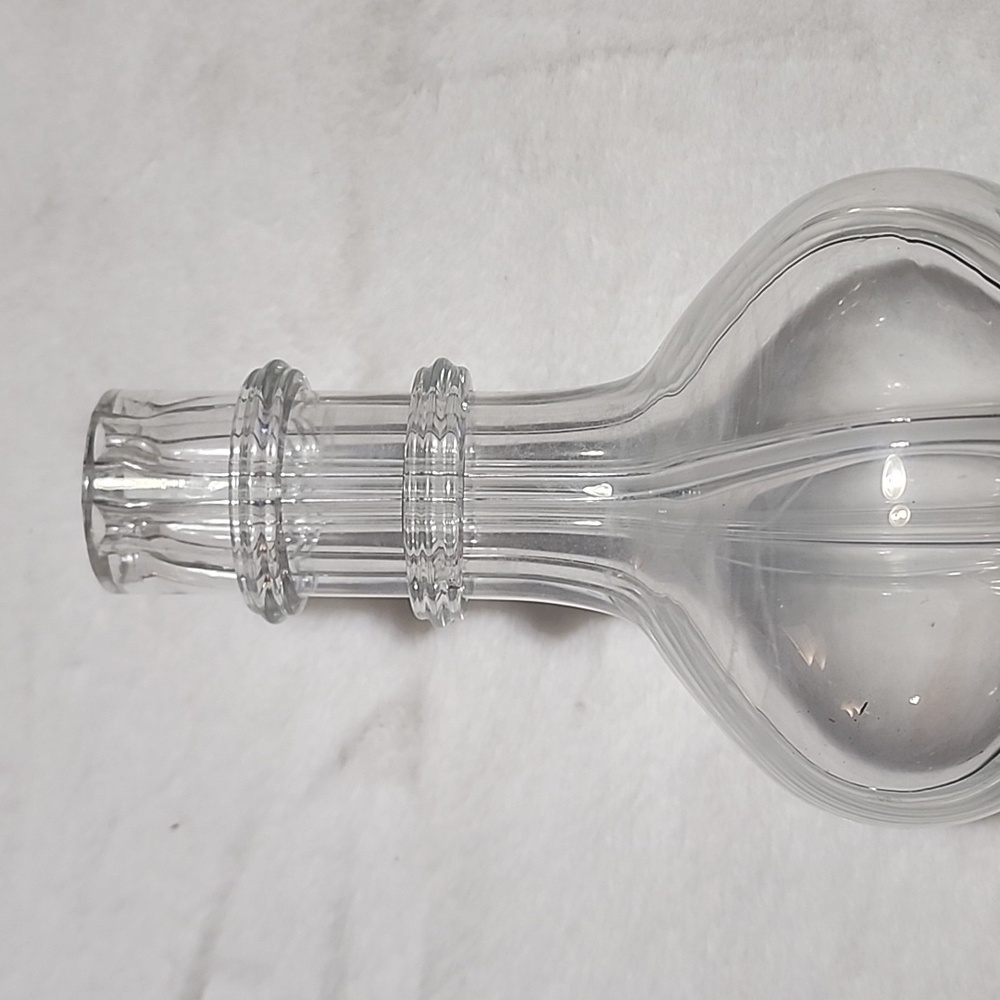 VINTAGE  HEAVYWEIGHT  CLEAR GLASS FLOWER VASE. - Picture 4 of 6